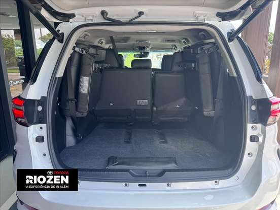 TOYOTA-HILUX SW4-2.8 D-4D TURBO DIESEL SRX PLATINUM 7L 4X4 AUTOMÁTICO TOYOTA-HILUX SW4-2025