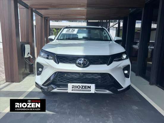 TOYOTA-HILUX SW4-2025