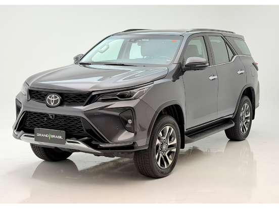TOYOTA-HILUX SW4-2023