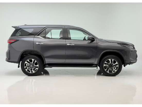 TOYOTA-HILUX SW4-2023