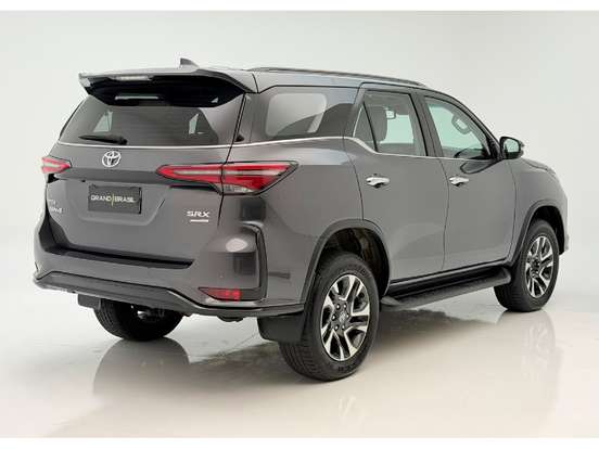 TOYOTA-HILUX SW4-2.8 D-4D TURBO DIESEL SRX PLATINUM 7L 4X4 AUTOMÁTICO TOYOTA-HILUX SW4-2023