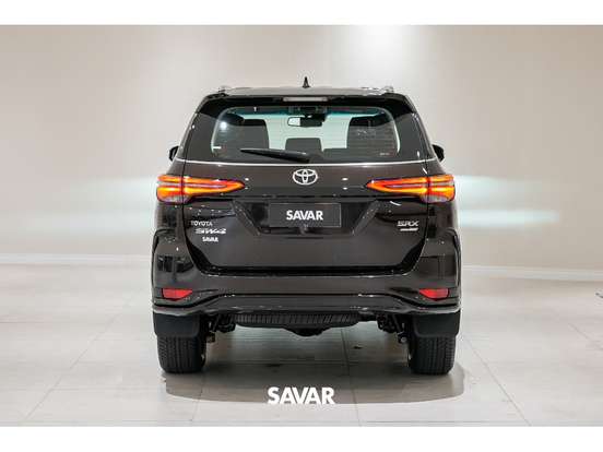 TOYOTA-HILUX SW4-2024
