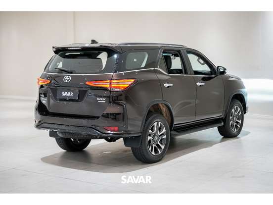 TOYOTA-HILUX SW4-2024