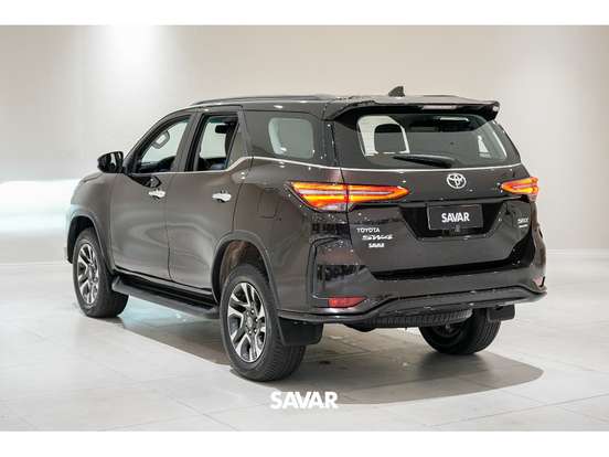 TOYOTA-HILUX SW4-2024