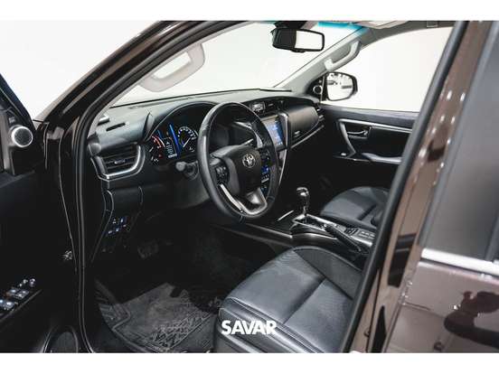 TOYOTA-HILUX SW4-2024