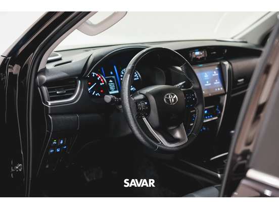 TOYOTA-HILUX SW4-2024