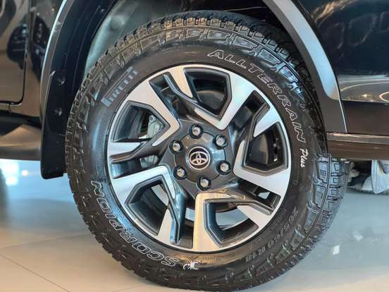 TOYOTA-HILUX SW4-2025