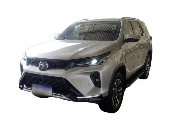 TOYOTA-HILUX SW4-2023