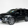 TOYOTA HILUX SW4 2.8 D-4D TURBO DIESEL SRX PLATINUM 7L 4X4 AUTOMÁTICO TOYOTA HILUX SW4 2.8 D-4D TURBO DIESEL SRX PLATINUM 7L 4X4 AUTOMÁTICO