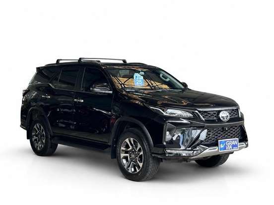 TOYOTA-HILUX SW4-2025