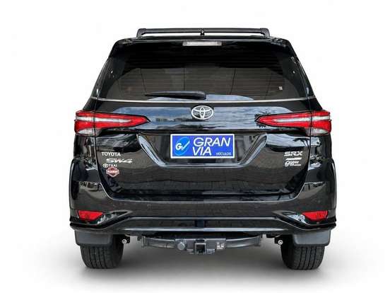 TOYOTA-HILUX SW4-2025