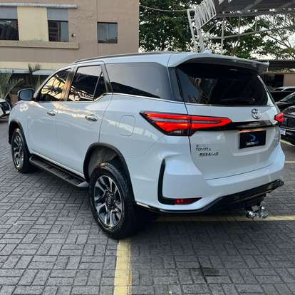 TOYOTA-HILUX SW4-2026