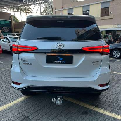 TOYOTA-HILUX SW4-2026