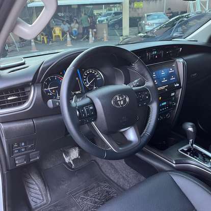 TOYOTA-HILUX SW4-2026