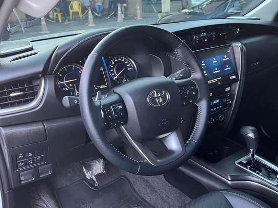 TOYOTA-HILUX SW4-2.8 D-4D TURBO DIESEL SRX PLATINUM 7L 4X4 AUTOMÁTICO TOYOTA-HILUX SW4-2026