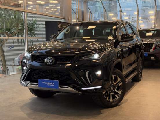 TOYOTA-HILUX SW4-2024