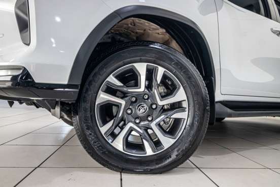 TOYOTA-HILUX SW4-2024