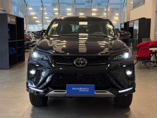 TOYOTA-HILUX SW4-2024