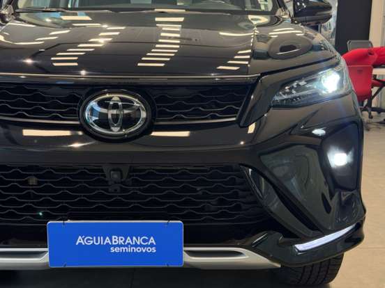 TOYOTA-HILUX SW4-2.8 D-4D TURBO DIESEL SRX PLATINUM 7L 4X4 AUTOMÁTICO TOYOTA-HILUX SW4-2024