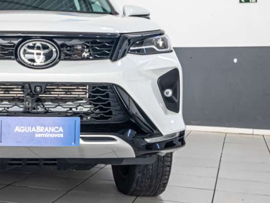 TOYOTA-HILUX SW4-2.8 D-4D TURBO DIESEL SRX PLATINUM 7L 4X4 AUTOMÁTICO TOYOTA-HILUX SW4-2024