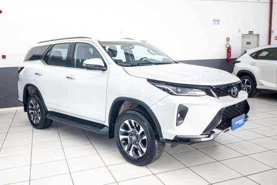 TOYOTA-HILUX SW4-2024