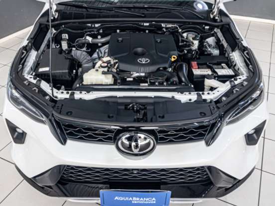 TOYOTA-HILUX SW4-2.8 D-4D TURBO DIESEL SRX PLATINUM 7L 4X4 AUTOMÁTICO TOYOTA-HILUX SW4-2024