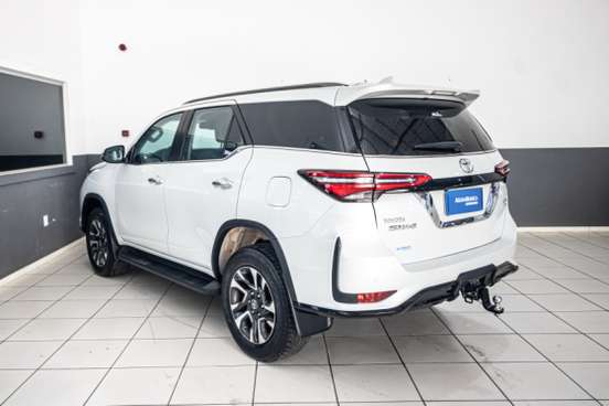 TOYOTA-HILUX SW4-2024