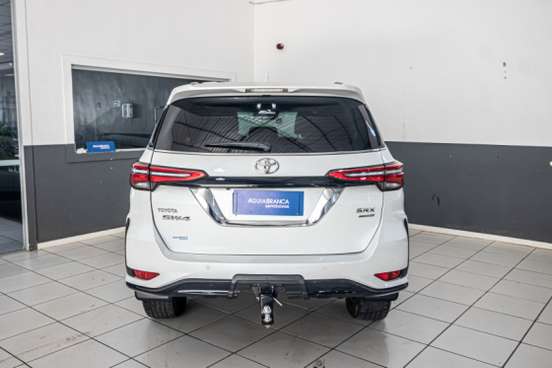 TOYOTA-HILUX SW4-2024