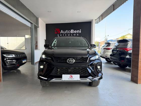 TOYOTA HILUX SW4 2.8 D-4D TURBO DIESEL SRX PLATINUM 7L 4X4 AUTOMÁTICO