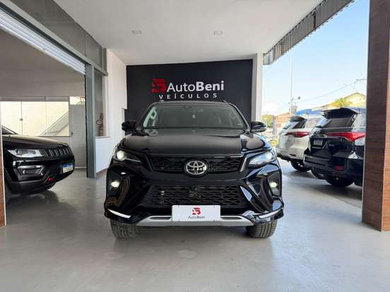 TOYOTA-HILUX SW4-2.8 D-4D TURBO DIESEL SRX PLATINUM 7L 4X4 AUTOMÁTICO TOYOTA-HILUX SW4-2025