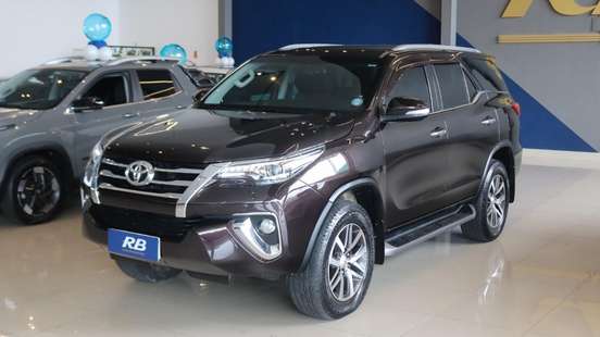 TOYOTA-HILUX SW4-2017