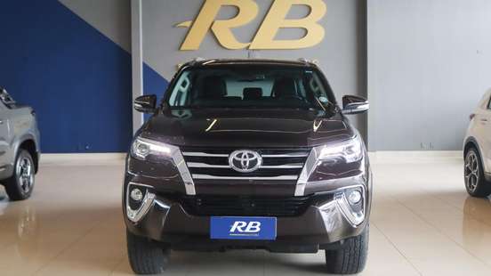TOYOTA-HILUX SW4-2017