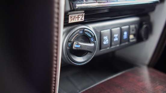 TOYOTA-HILUX SW4-2017