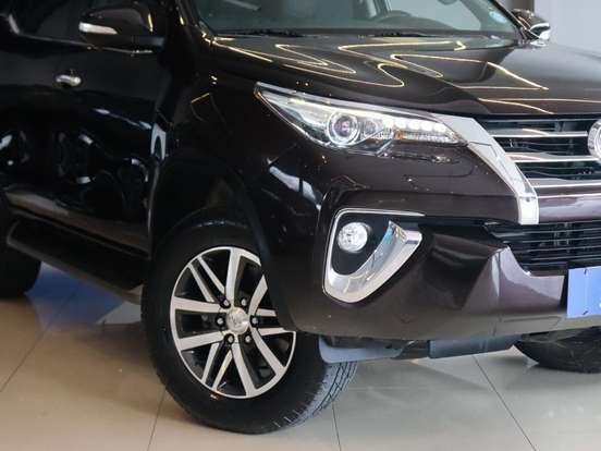 TOYOTA-HILUX SW4-2.8 SRX 4X4 16V TURBO INTERCOOLER DIESEL 4P AUTOMÁTICO TOYOTA-HILUX SW4-2017
