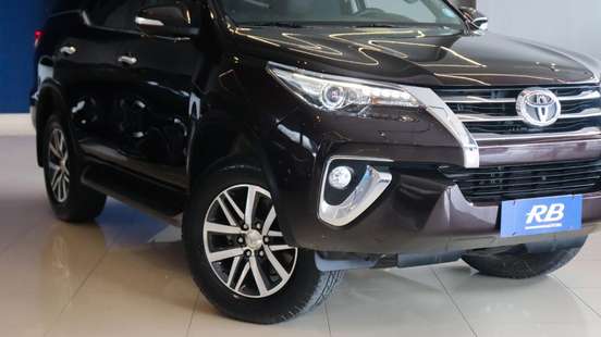 TOYOTA-HILUX SW4-2017