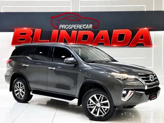 TOYOTA HILUX SW4 2.8 SRX 4X4 7 LUGARES 16V TURBO INTERCOOLER DIESEL 4P AUTOMÁTICO