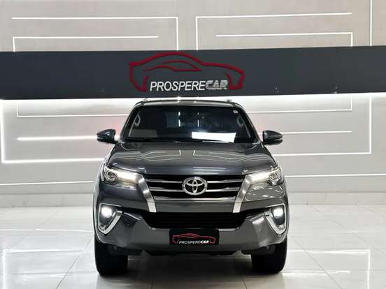 TOYOTA-HILUX SW4-2.8 SRX 4X4 7 LUGARES 16V TURBO INTERCOOLER DIESEL 4P AUTOMÁTICO TOYOTA-HILUX SW4-2019