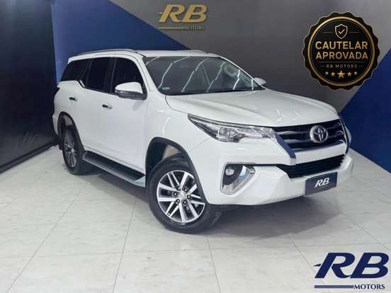 TOYOTA-HILUX SW4-2.8 SRX 4X4 7 LUGARES 16V TURBO INTERCOOLER DIESEL 4P AUTOMÁTICO TOYOTA-HILUX SW4-2017
