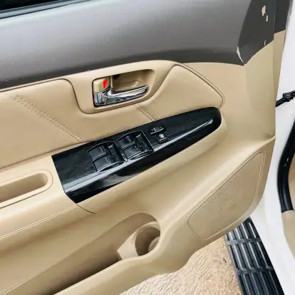 TOYOTA-HILUX SW4-2012
