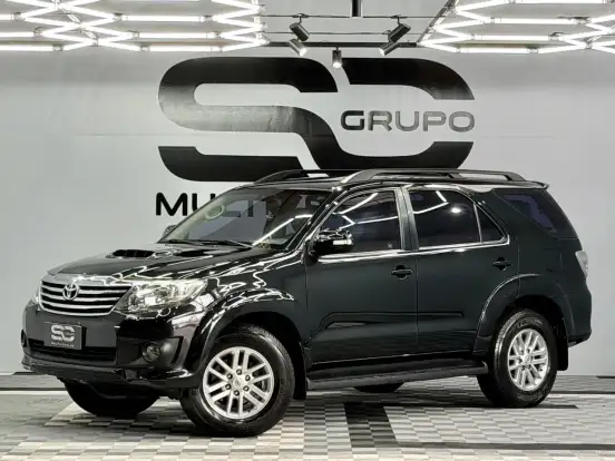 TOYOTA-HILUX SW4-3.0 SRV 4X4 7 LUGARES 16V TURBO INTERCOOLER DIESEL 4P AUTOMÁTICO TOYOTA-HILUX SW4-2013