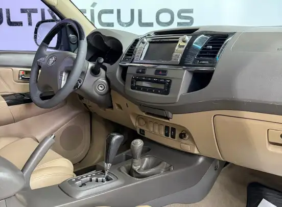TOYOTA-HILUX SW4-2013