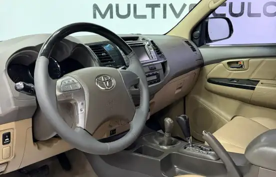 TOYOTA-HILUX SW4-2013