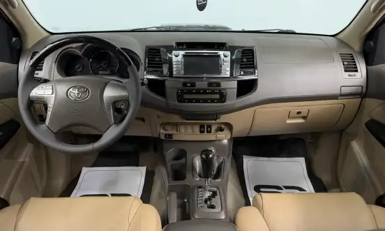 TOYOTA-HILUX SW4-2013