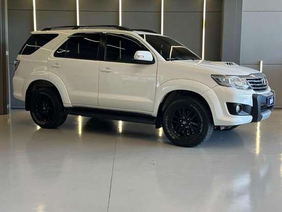 TOYOTA-HILUX SW4-2015