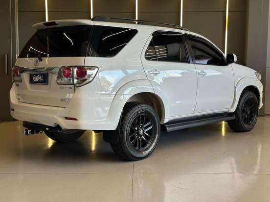 TOYOTA-HILUX SW4-2015
