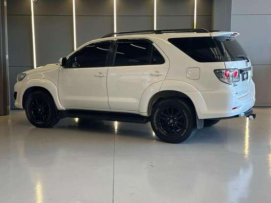 TOYOTA-HILUX SW4-2015