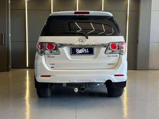 TOYOTA-HILUX SW4-2015