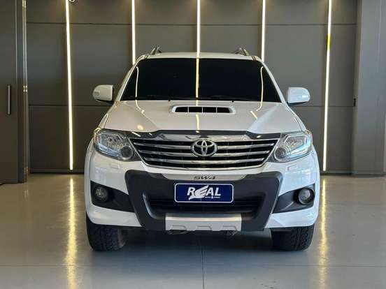 TOYOTA-HILUX SW4-2015