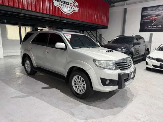 TOYOTA-HILUX SW4-3.0 SRV 4X4 7 LUGARES 16V TURBO INTERCOOLER DIESEL 4P AUTOMÁTICO TOYOTA-HILUX SW4-2014