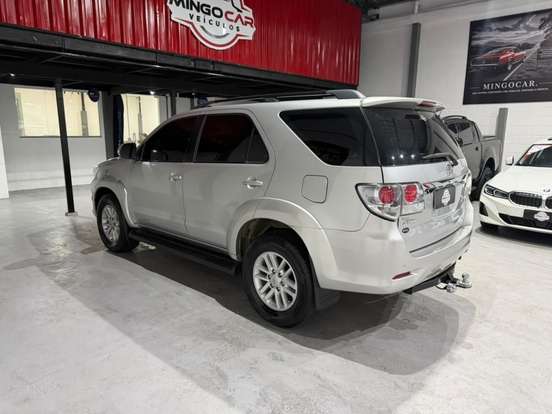 TOYOTA-HILUX SW4-3.0 SRV 4X4 7 LUGARES 16V TURBO INTERCOOLER DIESEL 4P AUTOMÁTICO TOYOTA-HILUX SW4-2014